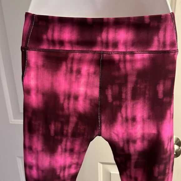 Under Armour Hot Pink/Burgundy Tie Dye Pattern Cropped Compression Leggings- Med - Picture 8 of 10
